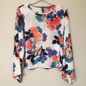 Vince Camuto Blue Floral Flowing Sleeve Top